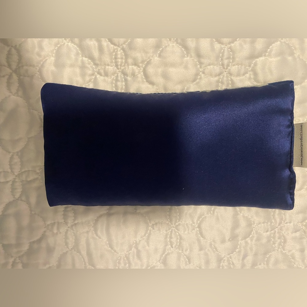 Jane Inc Blue Eye Pillow with lavender scent. New & in good condition. - Picture 6 of 6
